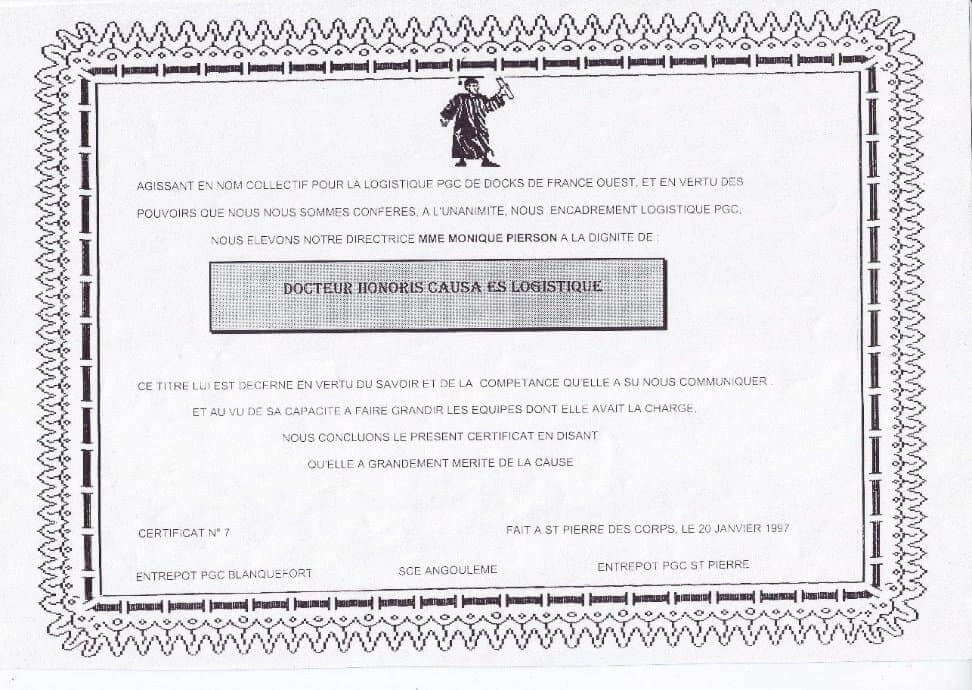 Diplome remis à Monique Pierson